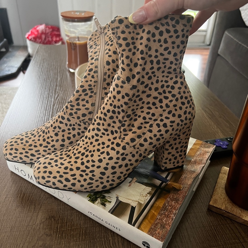 Stylish Tan and Black Ankle Boots